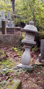 野田山墓所 灯籠の傾き 修繕
